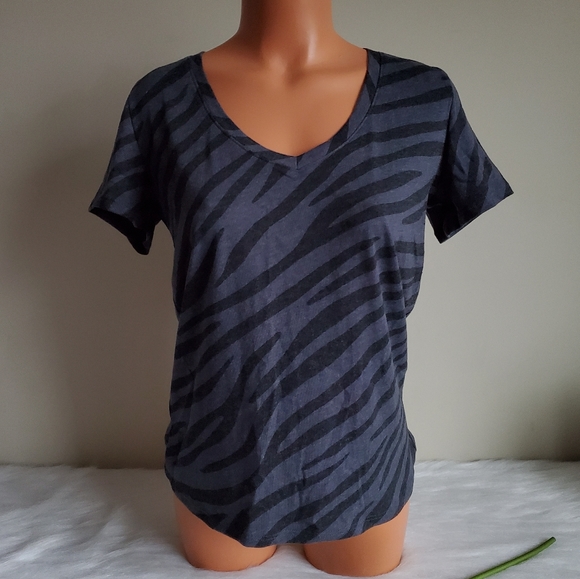 Size XS PINK VICTORIA'S SECRET BLING TEE - Picture 6 of 7